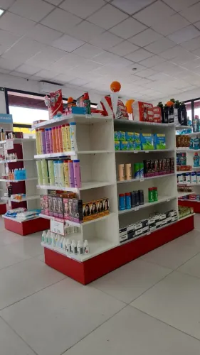 Gôndola de Loja com Rodízios Ocultos - 5 Prateleiras - Farmácia, Perfumaria e Comércio