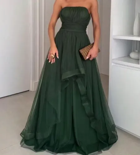 Vestido de festa elegante verde oliva