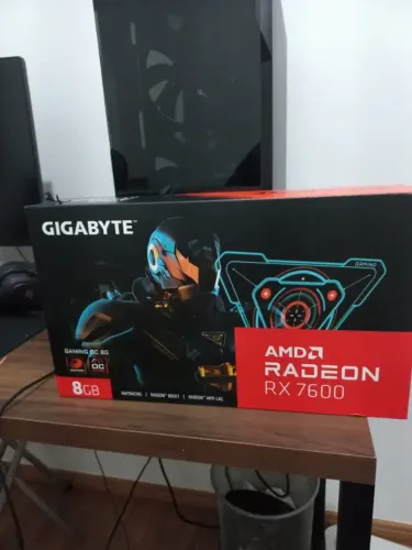 Placa de Vídeo RX 7600 GAMING OC 8G AMD Radeon Gigabyte