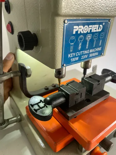 MAQUINA COPIADORA DE CHAVES PROFIELD