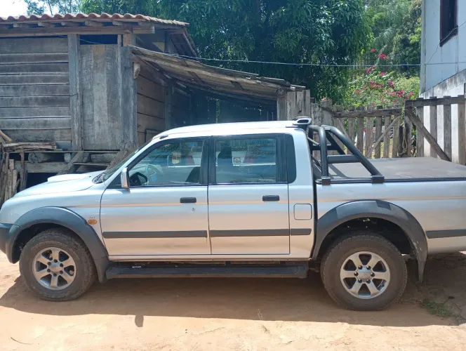 Mitsubishi L200 Outdoor HPE 2.5 4X4 CD T.dies. Mec. 2009