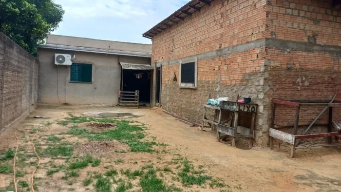 Vende-se casa no pedra pintada