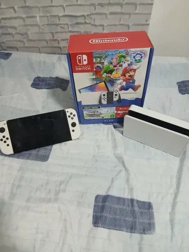 Nintendo switch oled menos de um ano de uso 