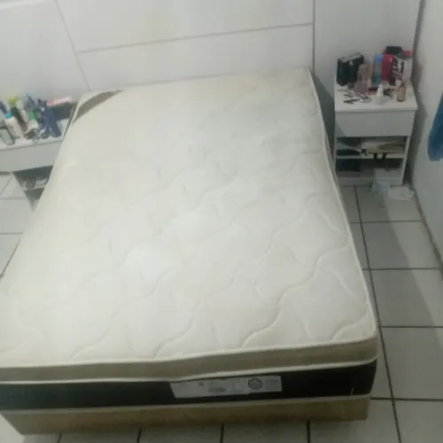 Cama casal com cabeceira Premium