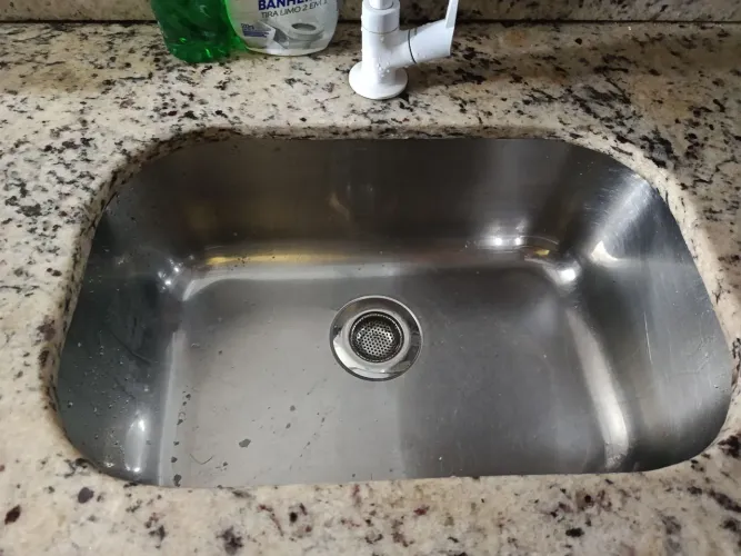 Vendo pia de cozinha de granito com cuba inox