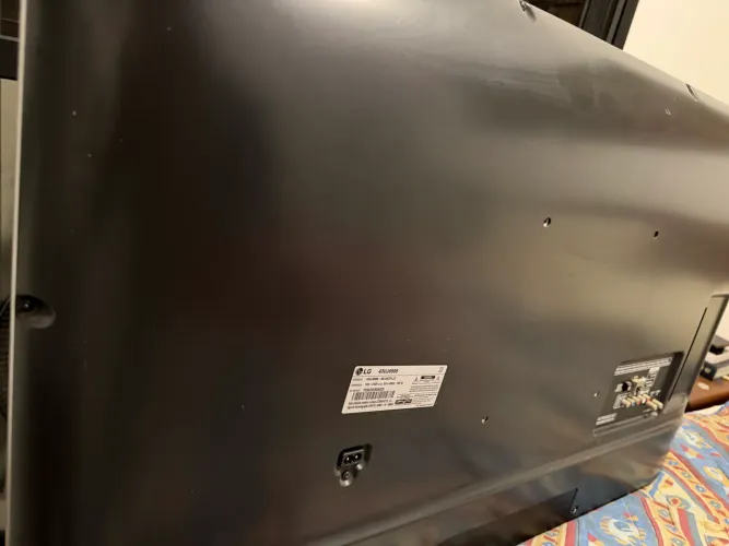Tv LG 43uj6565 tela quebrada para retirada de peças 