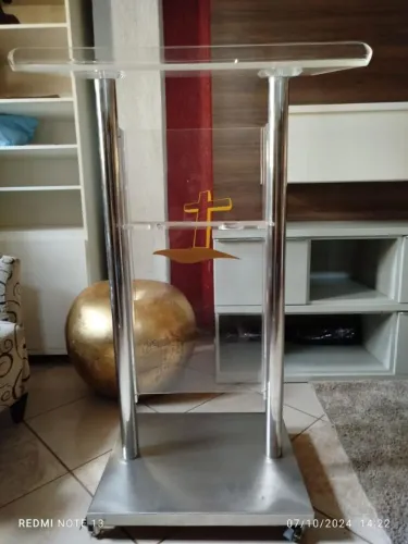 Vendo púlpito de inox em excelente estado de conservação