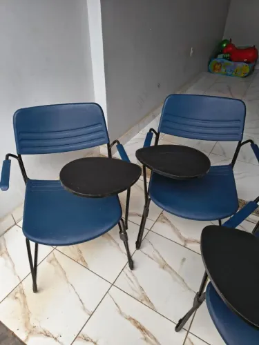 Vendo cadeira escolares