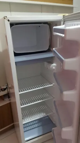 Vendo geladeira consul em perfeito estado de conservação.