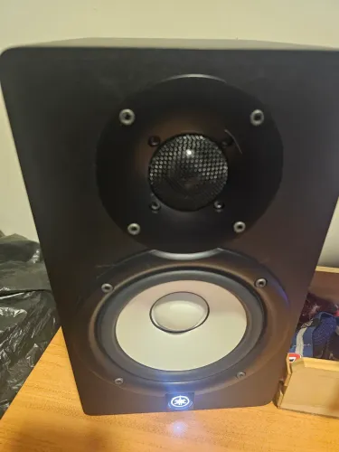 Par de Monitores de Áudio Yamaha HS5