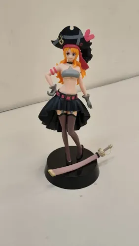Boneca one piece Nami- edição especial Red movie