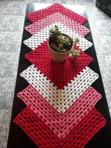 Trilho de mesa de crochê 