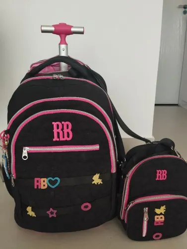 Vendo mochila de rodinha e lancheira RB