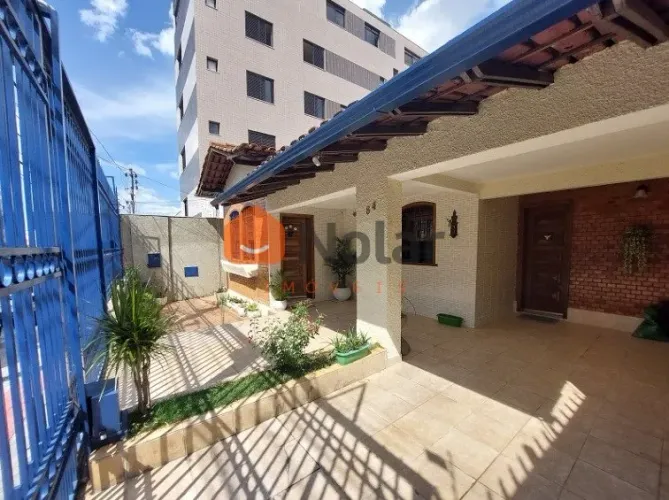 CASA DE 4 QUARTOS COM SUÍTE E 2 VAGAS NO COLÉGIO BATISTA EM BELO HORIZONTE MG