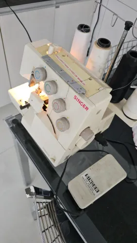 Máquina singer ultralock