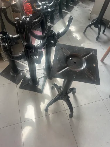 Pés de mesa em ferro