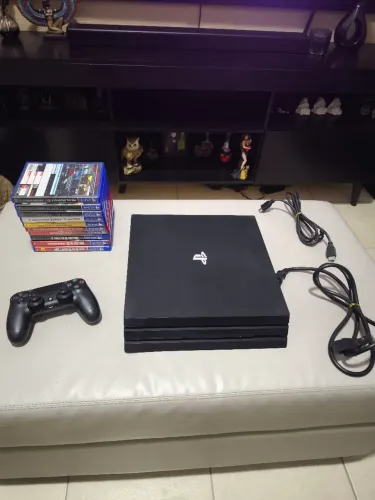 PlayStation 4 Pro 1TB - Impecável