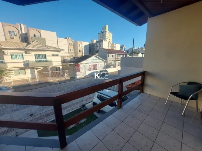 Excelente Casa com 5 dormitórios no Estreito - Florianópolis/SC