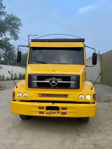 CAMINHÃO ROLL ON ROLL OFF (TRUCK)
