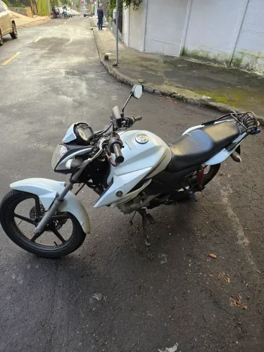 Vende-se Yamaha Fazer 150 SED Flex branca 2014
