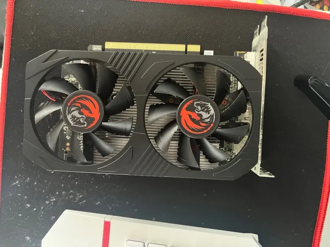 Placa de video AMD RX550 - COM DEFEITO
