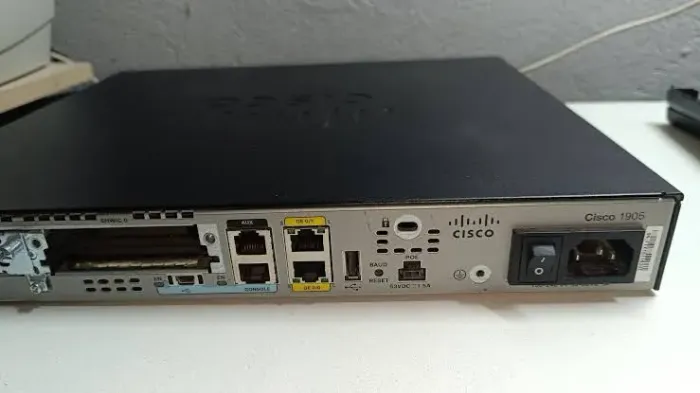 Cisco 1905/K9 - Roteador Corporativo Cisco