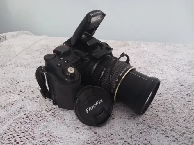 Câmera fotográfica profissional completa - Fine pix - da Fuji