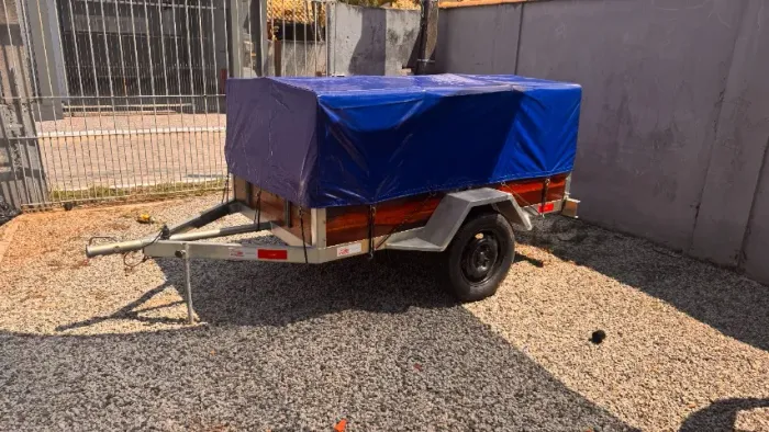 VENDO reboque/carretinha 2022 em dia