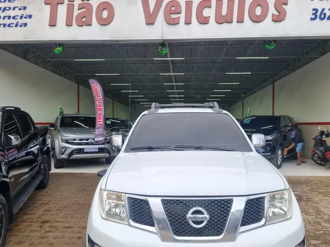 Nissan Frontier SL CD 4X4 2.5tb Diesel AUT 2013