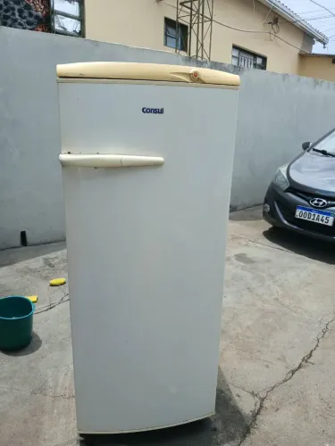 Vende -se geladeira