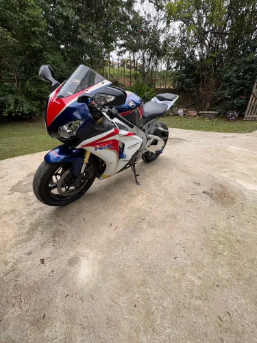 Cbr 1000rr leilão pequena monta 10k abx tabela 