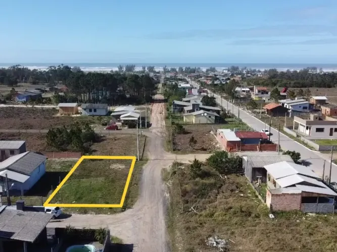 TERRENO DE ESQUINA ESCRITURADO E REGISTRADO EM BALNEÁRIO GAIVOTA