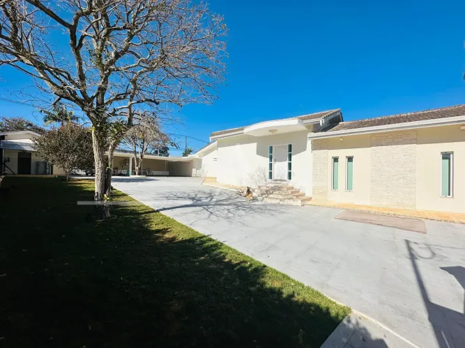 Casa de alto padrão para locação com 4 suítes e piscina no Rosário de Fatima