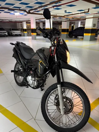Vendo ou troco honda bross 160 2022 em estado de zero. Unico dono