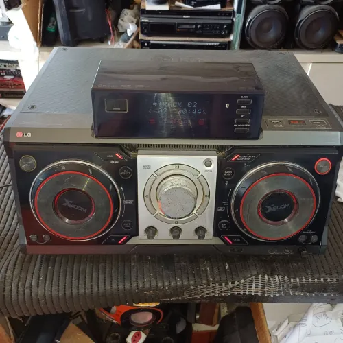 System LG Xboom 2000W RMS -Pen  Drive e Bluethooth.