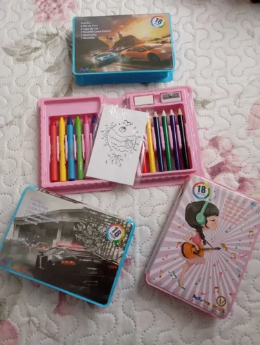 Estojo de desenho infantil