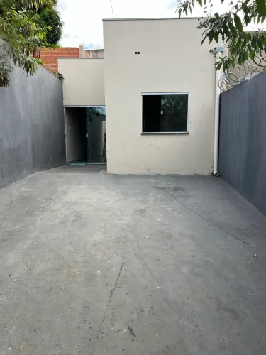 Vendo casa em ótima localização, construção nova.