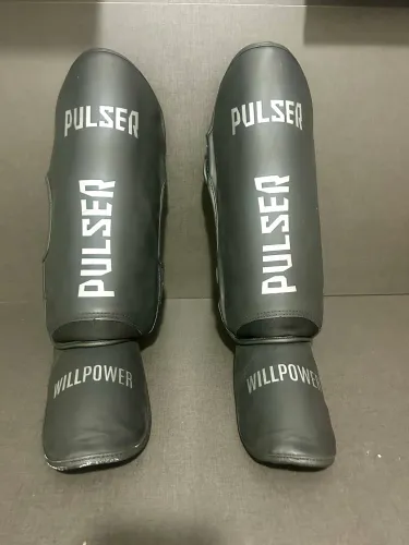 Caneleira da Pulser usada 3 vezes M- Par de luvas tamanho 8