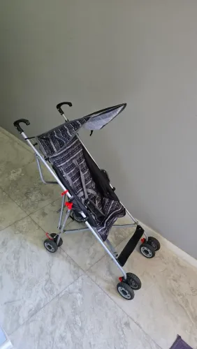 Carrinho de bebê passeio