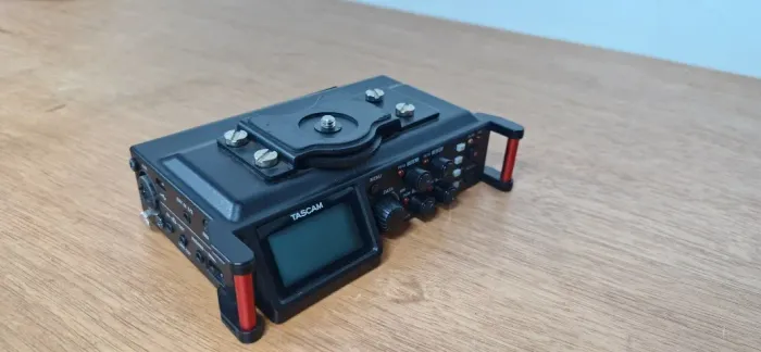 Tascam DR-70D Gravador de Áudio Profissional 4 Canais XLR