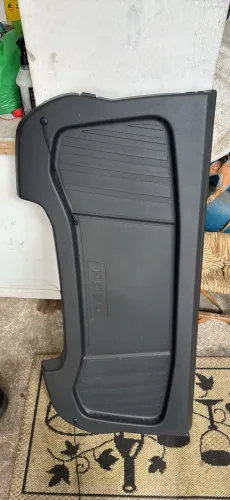 Tampao do porta malas do polo novo 