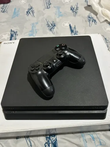 Ps4 slim SSD 500 acompanha 3 jogos , cabos, 1 controle e a caixa . (Único dono)