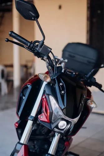 Moto FZ15 ABS com pneus novos e IPVA pago 