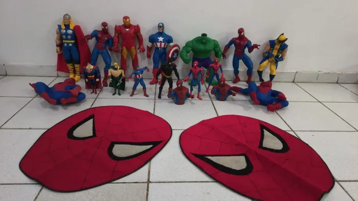 Bonecos dos heróis 