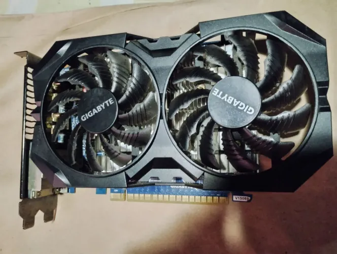 Placa de vídeo gigabyte GTX 750 ti