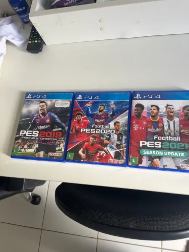3 jogos PES 2019,2020 e 2021.