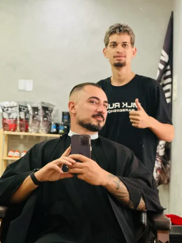 Vaga para barbeiro (a)