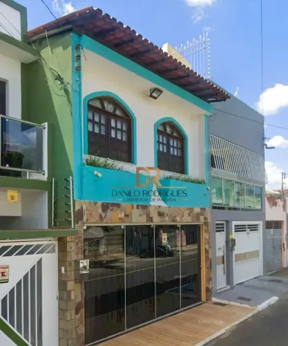 Casa ampla 3 suítes escritório 240m² construída Campo do América, Jequié R$ 750.000