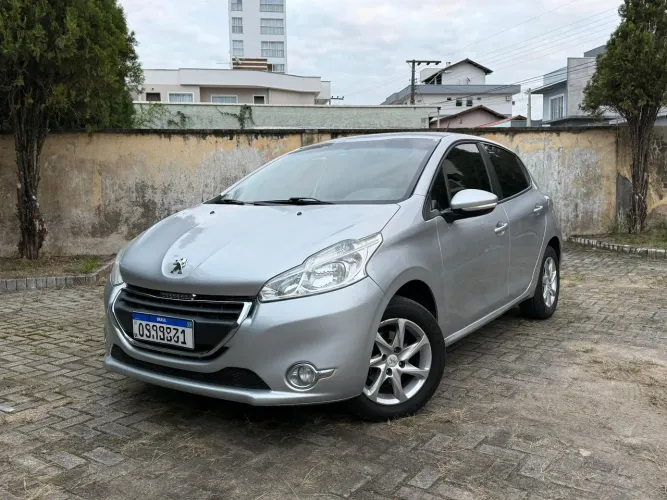 Peugeot 208 Allure 1.5 Flex 8V 5P 2014
