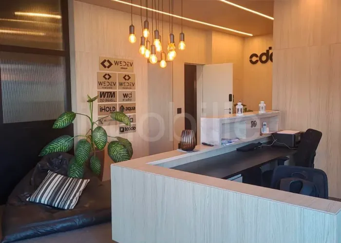 Sala comercial diferenciada com terraço privativo e vista para o mar no Riviera Business &